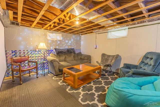 Builiding view eighteen for 515 Ashman, Midland, MI. 48642