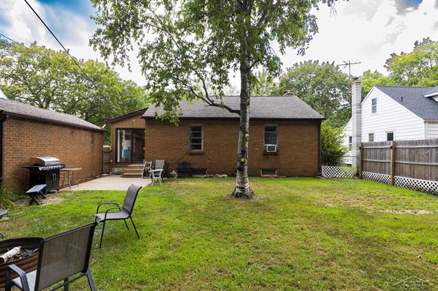 Builiding view twenty five for 515 Ashman, Midland, MI. 48642