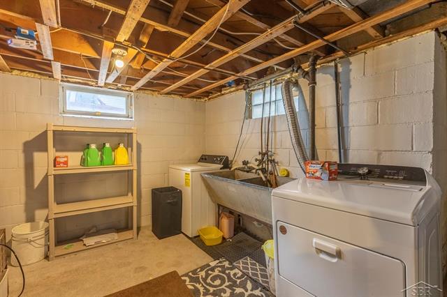 Builiding view twenty one for 515 Ashman, Midland, MI. 48642