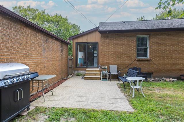 Builiding view twenty seven for 515 Ashman, Midland, MI. 48642