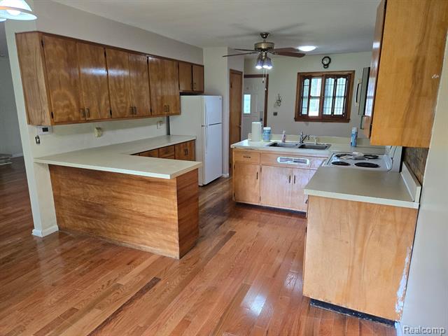 Builiding view eight for 3176 Fisher, Bay City, MI. 48706