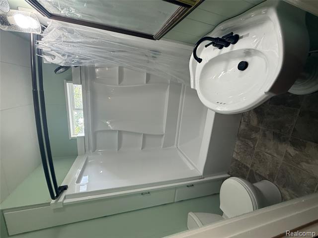 Builiding view eighteen for 3176 Fisher, Bay City, MI. 48706