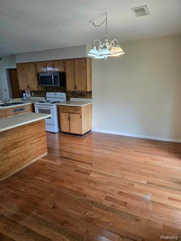 Builiding view seven for 3176 Fisher, Bay City, MI. 48706