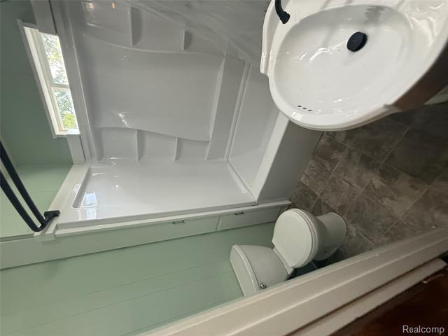 Builiding view sixteen for 3176 Fisher, Bay City, MI. 48706