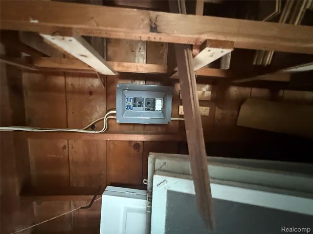 Builiding view twenty four for 3176 Fisher, Bay City, MI. 48706