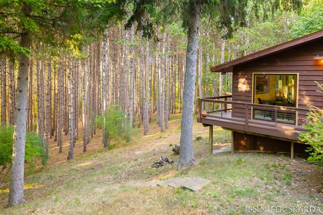 Builiding view forty eight for 7380 Leonard, Ada, MI. 49301