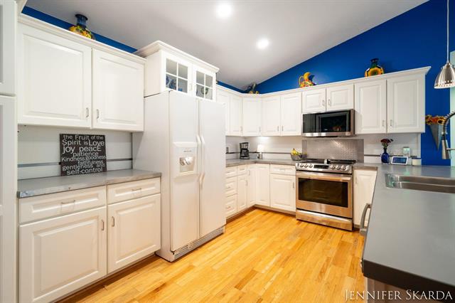 Builiding view fourteen for 7380 Leonard, Ada, MI. 49301