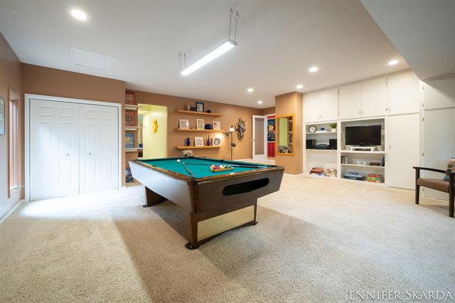 Builiding view nineteen for 7380 Leonard, Ada, MI. 49301