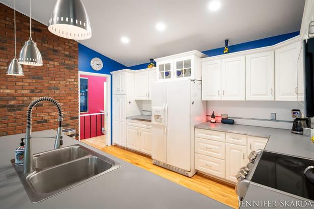 Builiding view sixteen for 7380 Leonard, Ada, MI. 49301