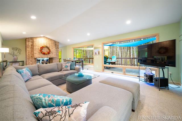 Builiding view ten for 7380 Leonard, Ada, MI. 49301