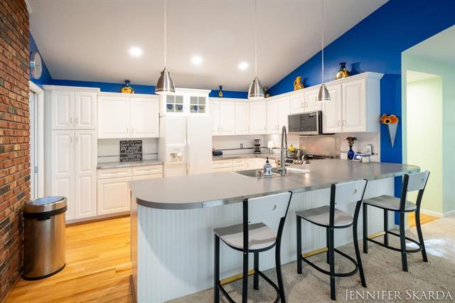 Builiding view thirteen for 7380 Leonard, Ada, MI. 49301