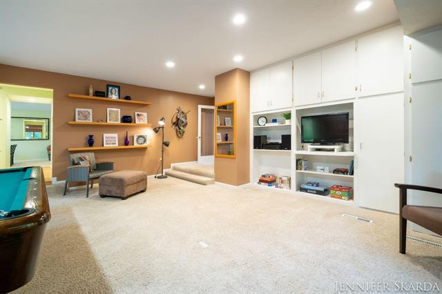 Builiding view twenty one for 7380 Leonard, Ada, MI. 49301