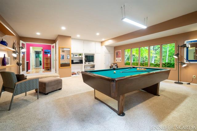 Builiding view twenty for 7380 Leonard, Ada, MI. 49301