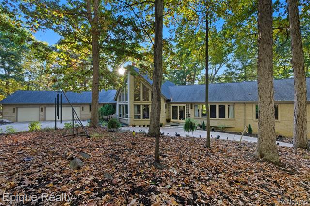 Builiding view eight for 2670 Spring Grove, Brighton, MI. 48114