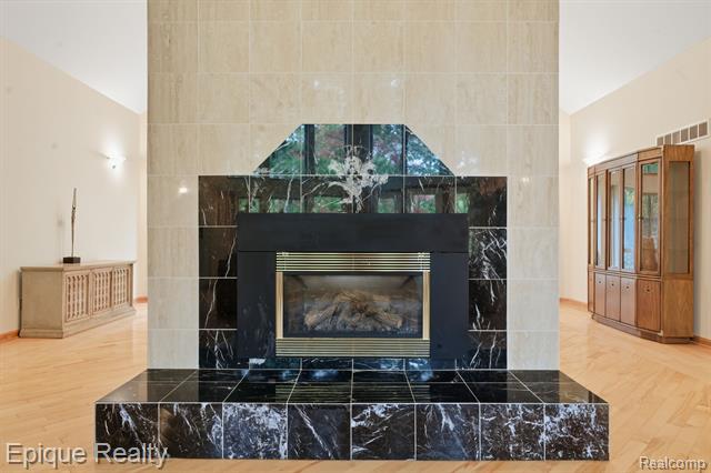 Builiding view eighteen for 2670 Spring Grove, Brighton, MI. 48114