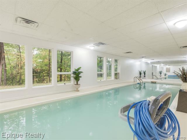 Builiding view fifty eight for 2670 Spring Grove, Brighton, MI. 48114