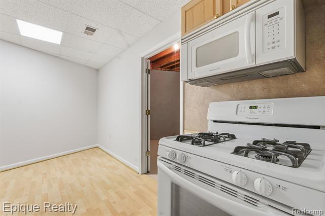 Builiding view fifty five for 2670 Spring Grove, Brighton, MI. 48114