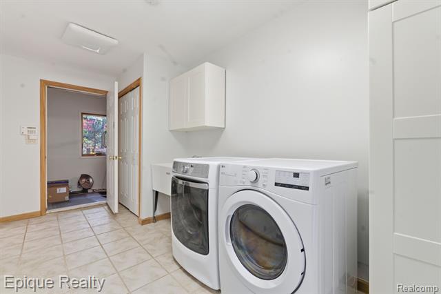 Builiding view fifty one for 2670 Spring Grove, Brighton, MI. 48114