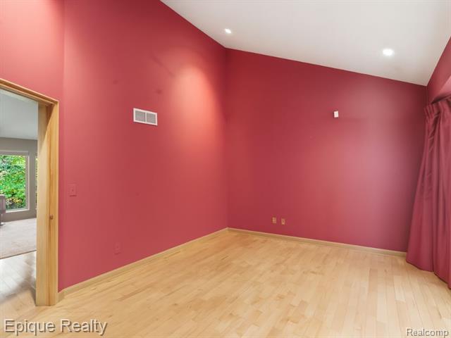 Builiding view forty eight for 2670 Spring Grove, Brighton, MI. 48114