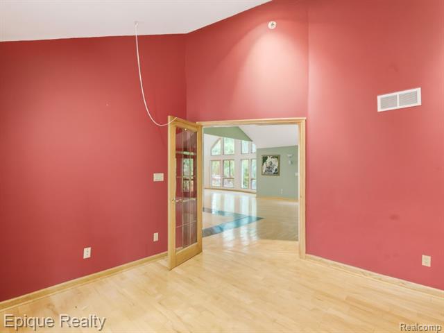 Builiding view forty nine for 2670 Spring Grove, Brighton, MI. 48114