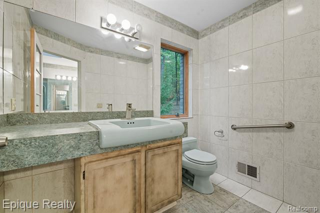 Builiding view forty six for 2670 Spring Grove, Brighton, MI. 48114