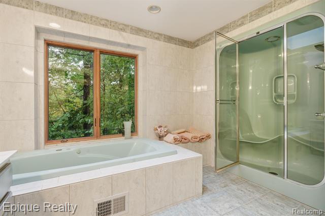 Builiding view forty three for 2670 Spring Grove, Brighton, MI. 48114