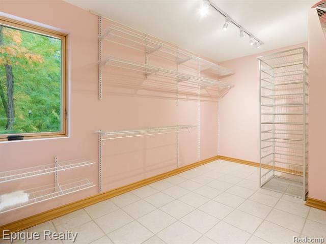 Builiding view forty for 2670 Spring Grove, Brighton, MI. 48114