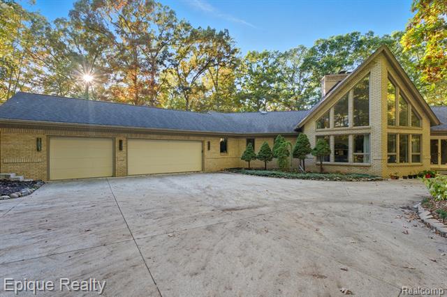 Builiding view four for 2670 Spring Grove, Brighton, MI. 48114