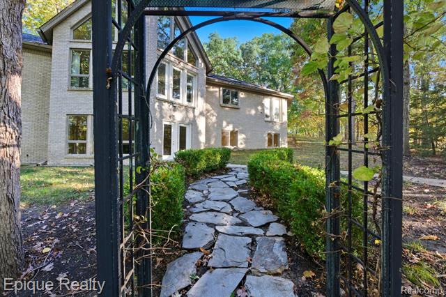 Builiding view nine for 2670 Spring Grove, Brighton, MI. 48114