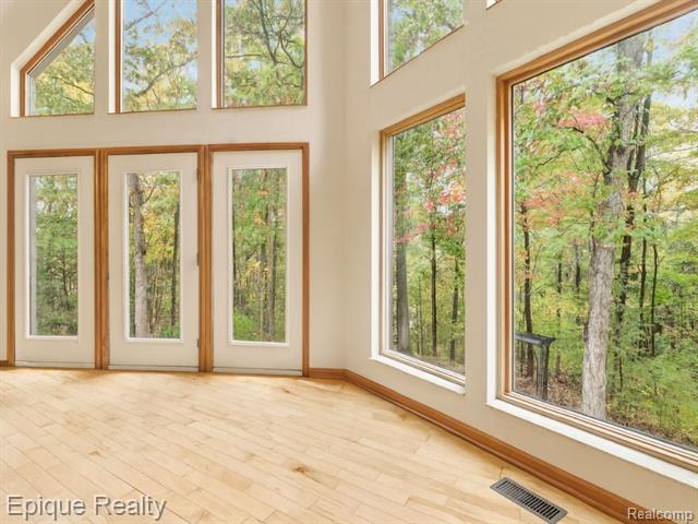 Builiding view nineteen for 2670 Spring Grove, Brighton, MI. 48114