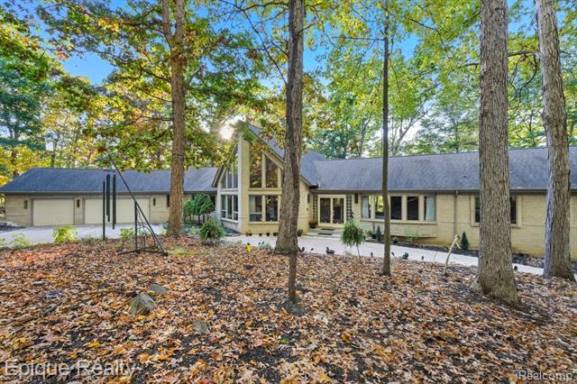 Builiding view one for 2670 Spring Grove, Brighton, MI. 48114