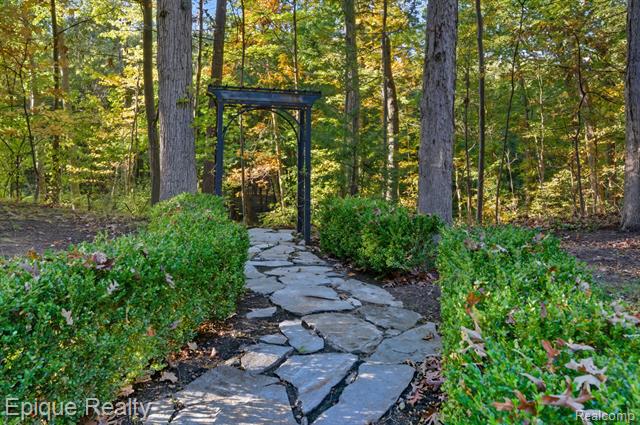 Builiding view seven for 2670 Spring Grove, Brighton, MI. 48114