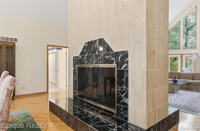 Builiding view seventeen for 2670 Spring Grove, Brighton, MI. 48114