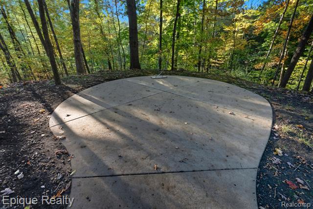 Builiding view seventy six for 2670 Spring Grove, Brighton, MI. 48114