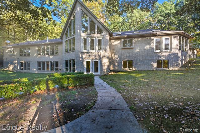 Builiding view seventy for 2670 Spring Grove, Brighton, MI. 48114