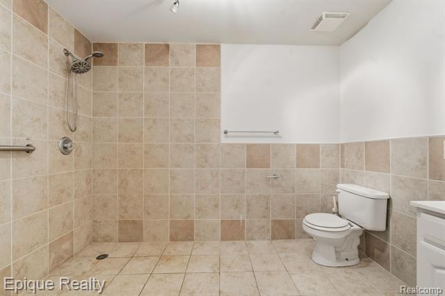 Builiding view sixty eight for 2670 Spring Grove, Brighton, MI. 48114