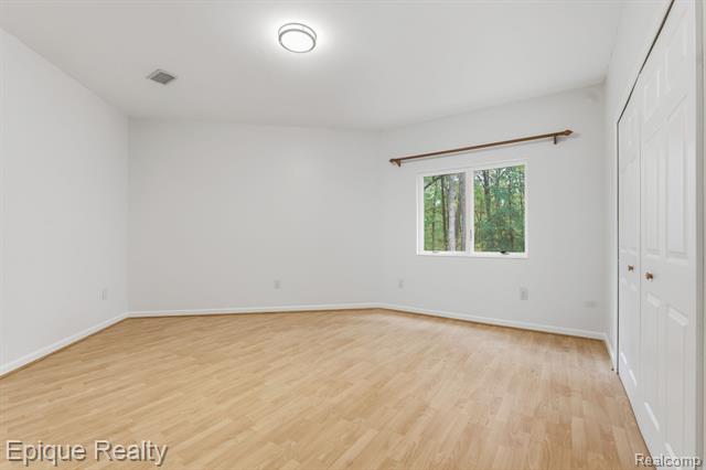 Builiding view sixty one for 2670 Spring Grove, Brighton, MI. 48114