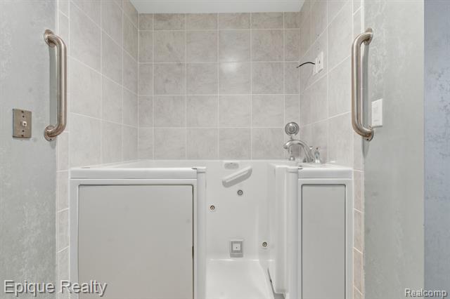 Builiding view sixty seven for 2670 Spring Grove, Brighton, MI. 48114