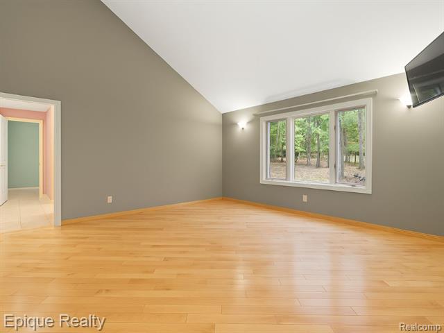 Builiding view thirty nine for 2670 Spring Grove, Brighton, MI. 48114