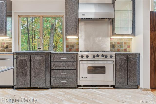 Builiding view thirty one for 2670 Spring Grove, Brighton, MI. 48114