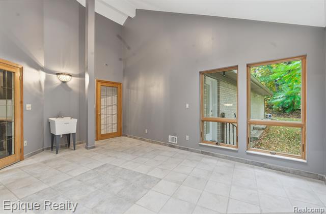 Builiding view thirty three for 2670 Spring Grove, Brighton, MI. 48114