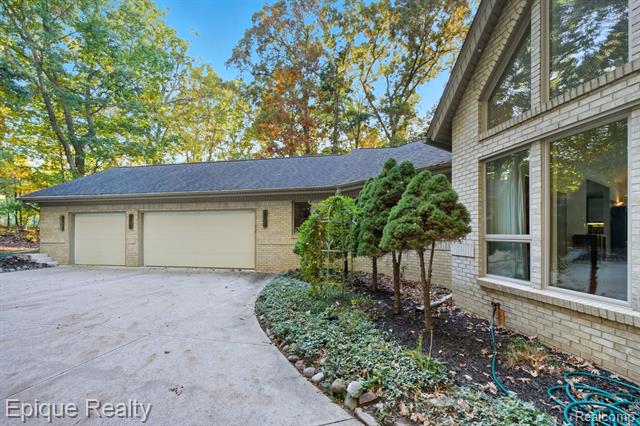 Builiding view three for 2670 Spring Grove, Brighton, MI. 48114