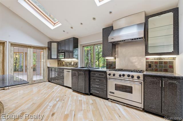 Builiding view twenty nine for 2670 Spring Grove, Brighton, MI. 48114