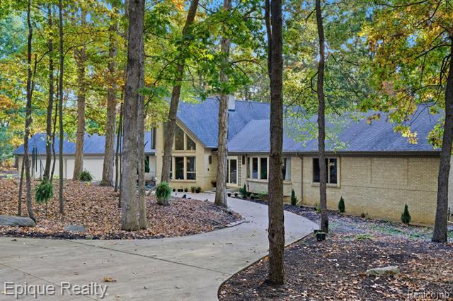 Builiding view two for 2670 Spring Grove, Brighton, MI. 48114