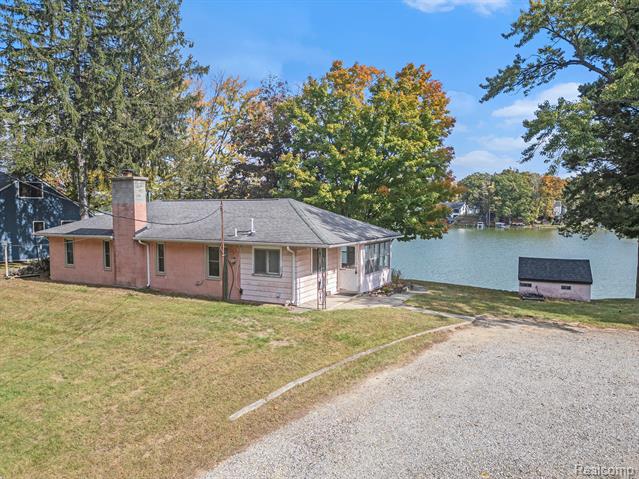 Builiding view thirty three for 15303 Longfellow, Byron, MI. 48418