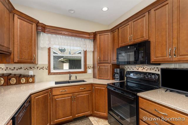 Builiding view seven for 8105 Amber Crest, Byron Center, MI. 49315