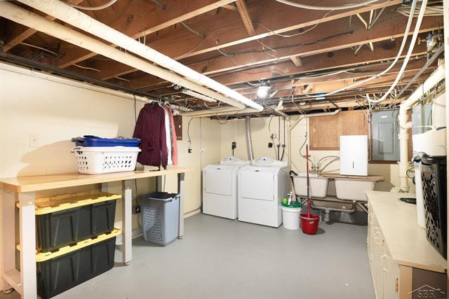 Builiding view thirty eight for 611 Nurmi, Bay City, MI. 48708