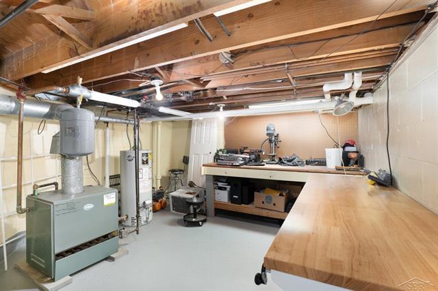 Builiding view thirty seven for 611 Nurmi, Bay City, MI. 48708