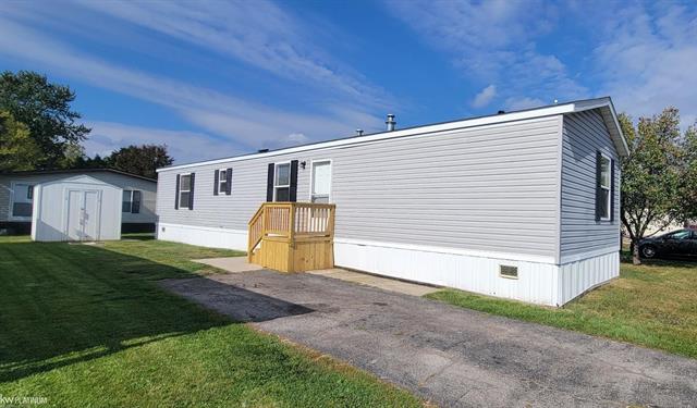 front view picture of 48575 Sandifer Court, Utica, MI. 48317