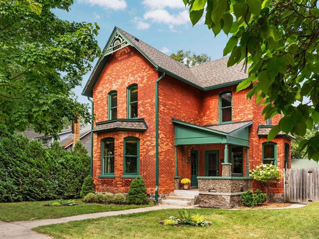 front view for 318 W Fifteenth Street, Traverse City, Mi. 49684